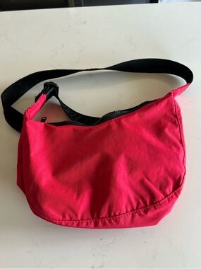 BAGGU Small Nylon Crescent Bag in Candy Apple Red